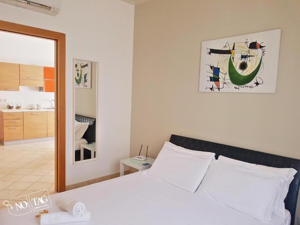 تراني Colonna Rooms & Apartment المظهر الخارجي الصورة