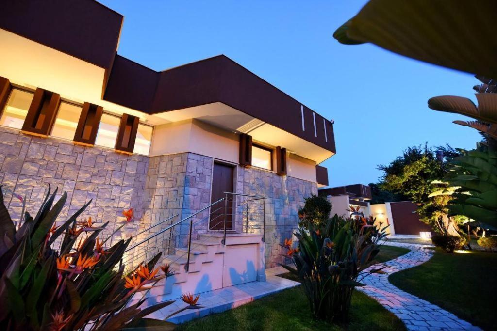 تراني Colonna Rooms & Apartment المظهر الخارجي الصورة