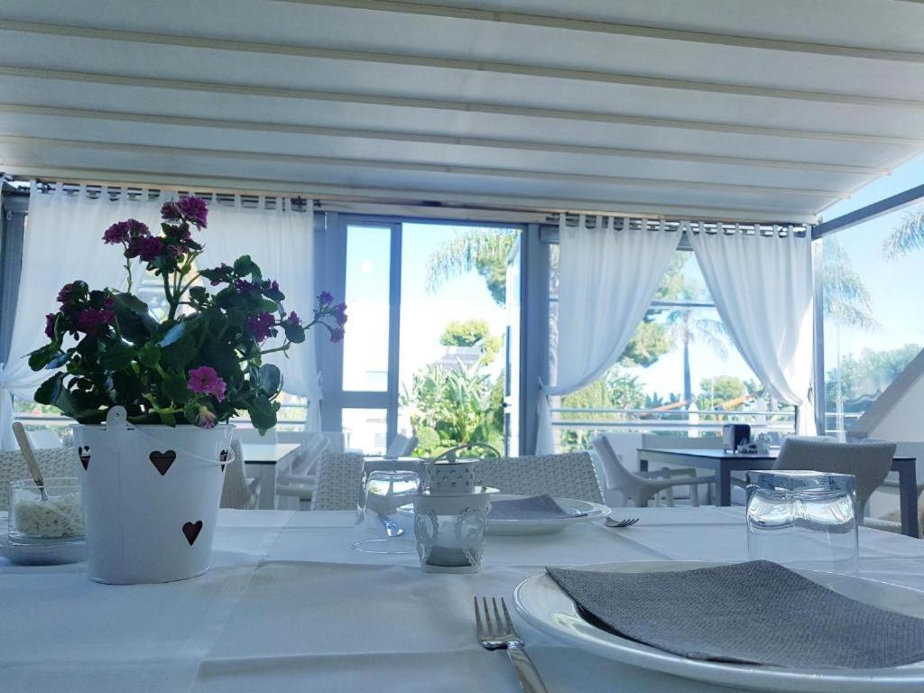 تراني Colonna Rooms & Apartment المظهر الخارجي الصورة