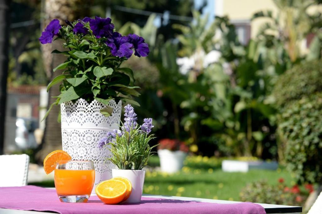 تراني Colonna Rooms & Apartment المظهر الخارجي الصورة