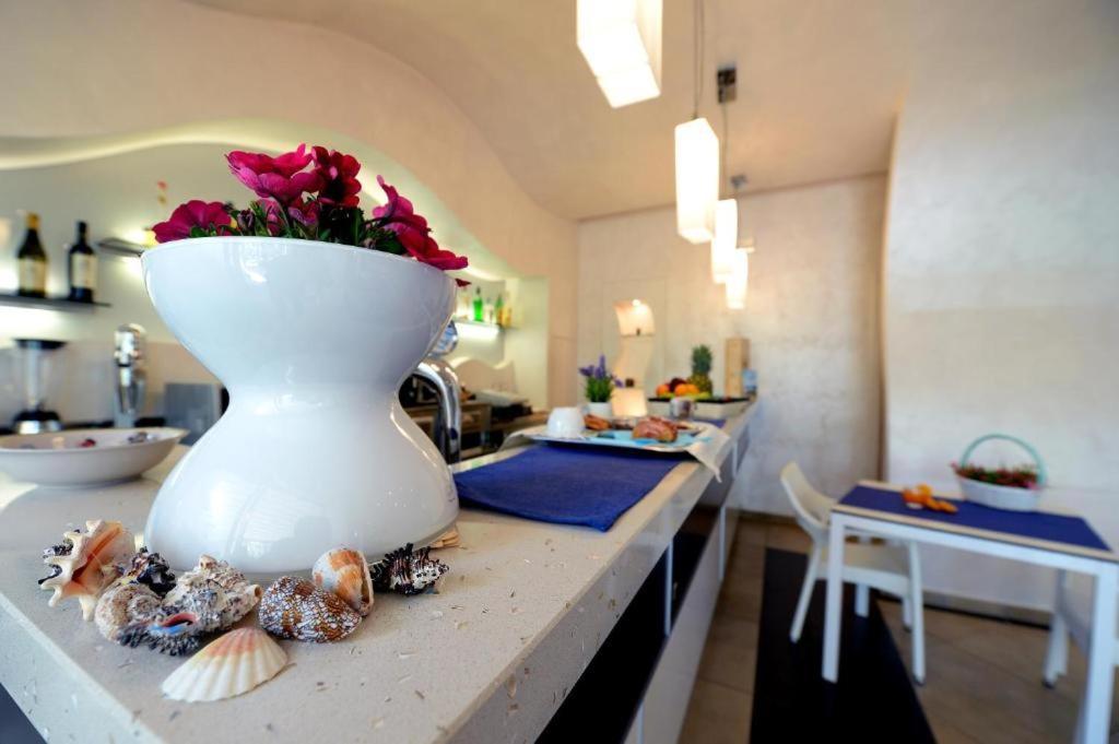 تراني Colonna Rooms & Apartment المظهر الخارجي الصورة